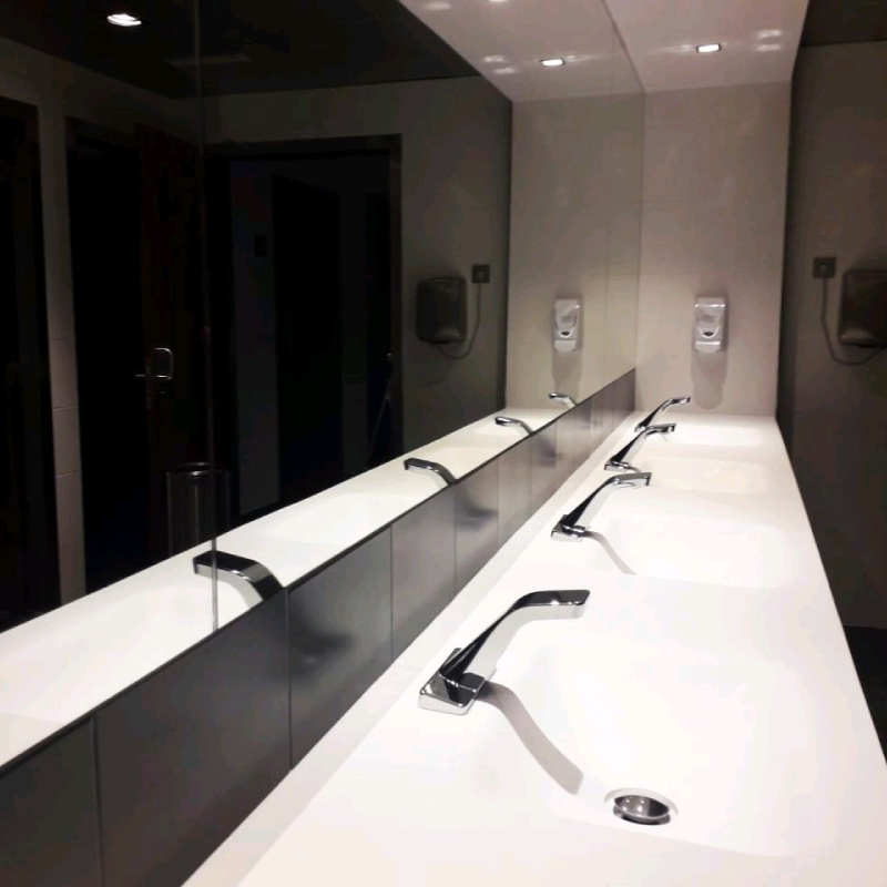 Condor grifo automatico de sensor | Touch free electronic faucet for deck mounted installations with integrated panel Condor Edificio mediapro Barcelona Barcitronic 002 Grifería sin contacto - Grifería de baño para montaje en cubierta - Grifería electrónica sin contacto para instalaciones en cubierta con panel integrado Condor_Edificio mediapro Barcelona -Barcitronic 002