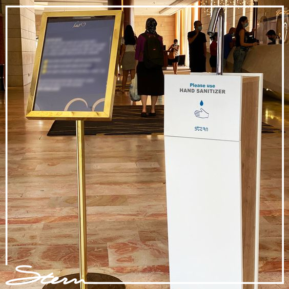 Dispensador de desinfectante de manos Csaba 1.6 | Csaba Hand Sanitizer Dispenser commercial hand sanitizer stations touchless sanitizer dispenser hand sanitizer stand Sterns Csaba Csaba Hand Sanitizer Dispenser - commercial hand sanitizer stations - touchless sanitizer dispenser - hand sanitizer stand Stern's Csaba
