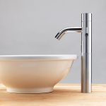 Extreme 1000 Plus Grifo Electrónico - Deck Mounted Bathroom Faucet - Touch free electronic faucet for deck mounted installations Extreme_1000-Plus_Bg