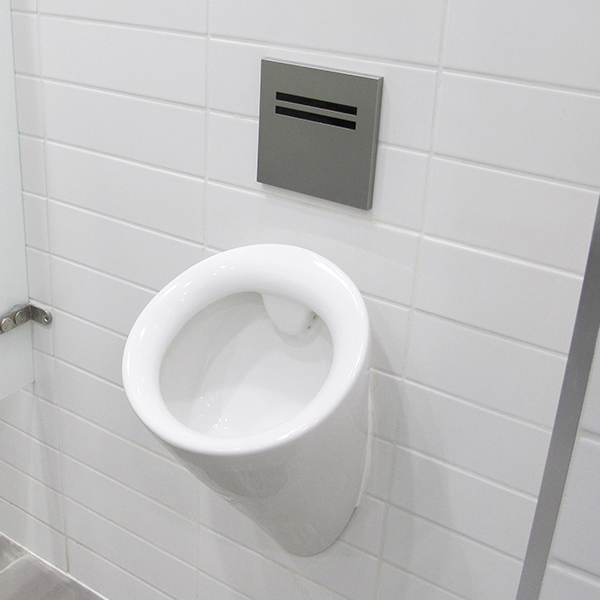 Automatic Flush Valve - Touch-free electronic flush valve for urinals - Nara 2030 on-site_2
