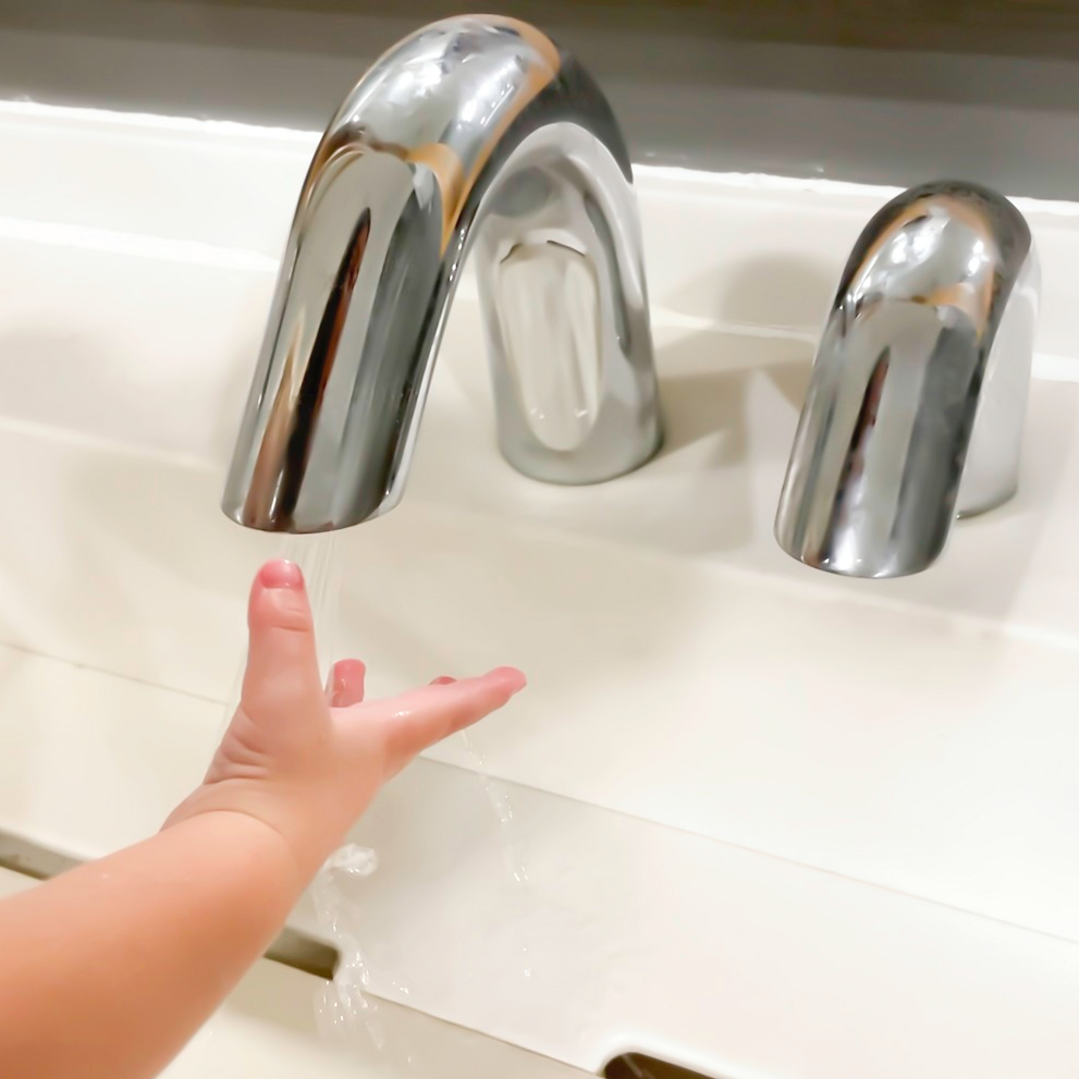 Touch free electronic faucet for deck mounted installations Classic CS and Classic SD Ikea 2021 3 1 | Classic CS grifo automático de sensor